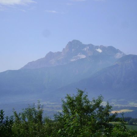 Le Genevray Bed & Breakfast La Mure  Bagian luar foto
